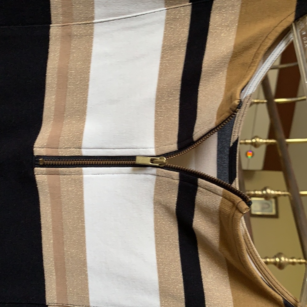 Zip back tee - Picture 2 of 3